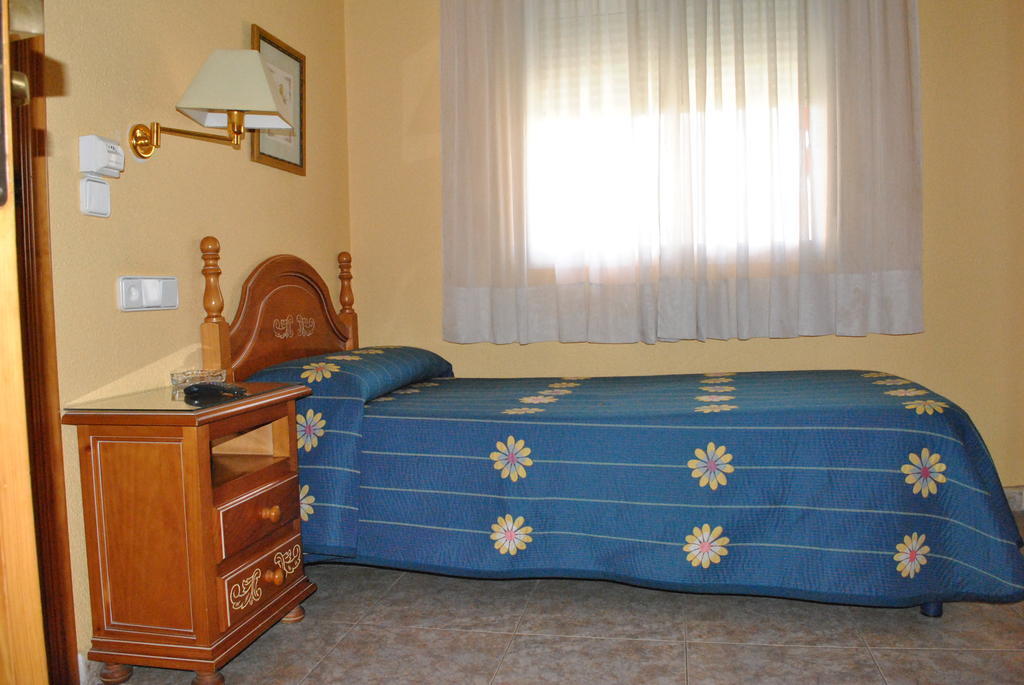 Hostal Rey Teodomiro Orihuela Zimmer foto